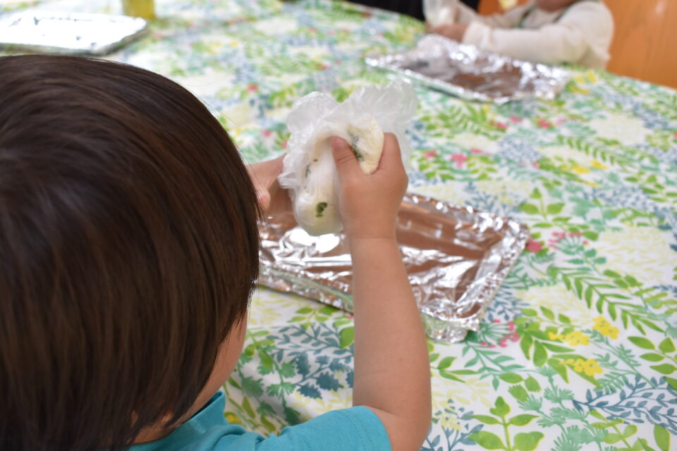 赤ちゃんといない・いない・ばぁ！春のお団子作り